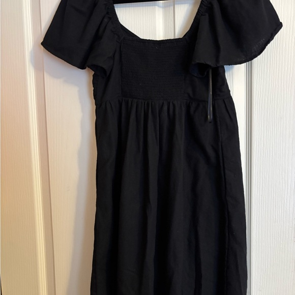 Black Linen Dress with Pockets - Picture 2 of 4